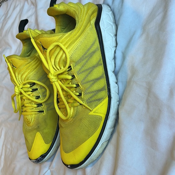 Worn a few times. In good condition - Picture 2 of 3